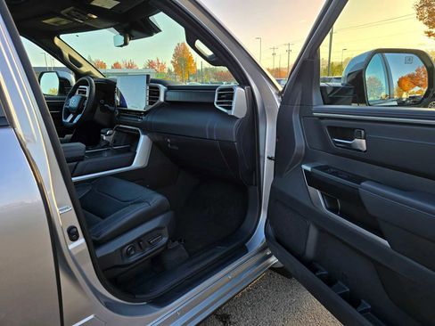 Used 2025 Toyota Sequoia Platinum AWD/4WD image 14