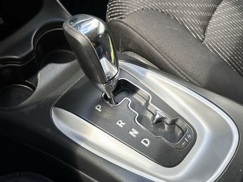 Used 2017 Dodge Journey SXT w/ Comfort/Convenience Group FWD image 19
