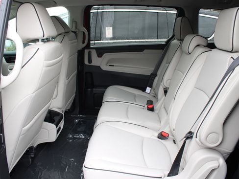 New 2026 Honda Odyssey Touring image 19