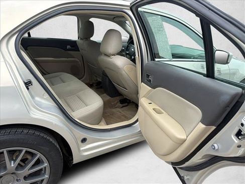Used 2010 Ford Fusion SE FWD image 18