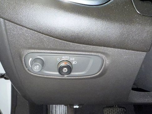 Used 2020 Chevrolet Equinox LS FWD image 15
