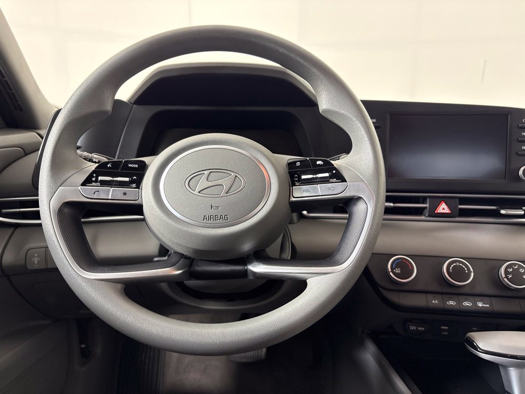 Used 2025 Hyundai Elantra SE FWD image 20