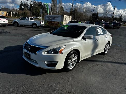 Used 2014 Nissan Altima 2.5 SV image 3