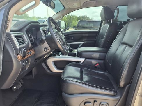 Used 2017 Nissan Titan SL w/ SL Towing Convenience Package AWD/4WD image 17