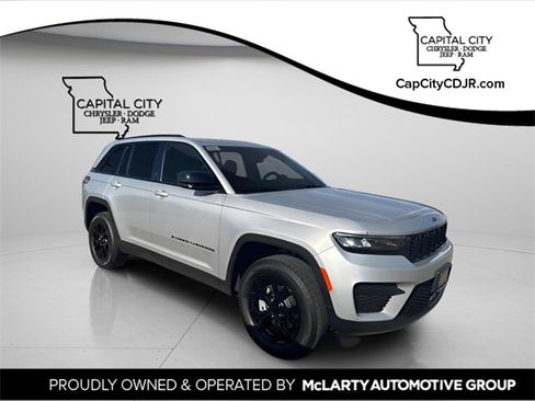 New 2025 Jeep Grand Cherokee Altitude image 1