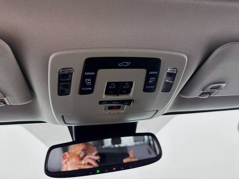 Used 2024 Toyota Sienna XLE w/ XLE Plus Package FWD image 18