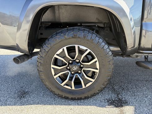 Used 2023 Toyota Tacoma TRD Sport image 19