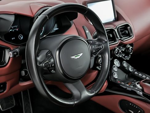 Used 2021 Aston Martin V8 Vantage Coupe image 23