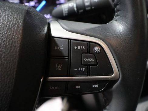 Used 2023 Toyota Highlander XLE AWD/4WD image 36