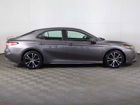 Used 2018 Toyota Camry SE image 15