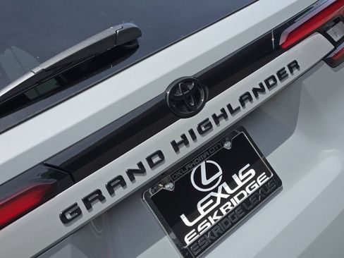 Used 2026 Toyota Grand Highlander AWD Hybrid image 13