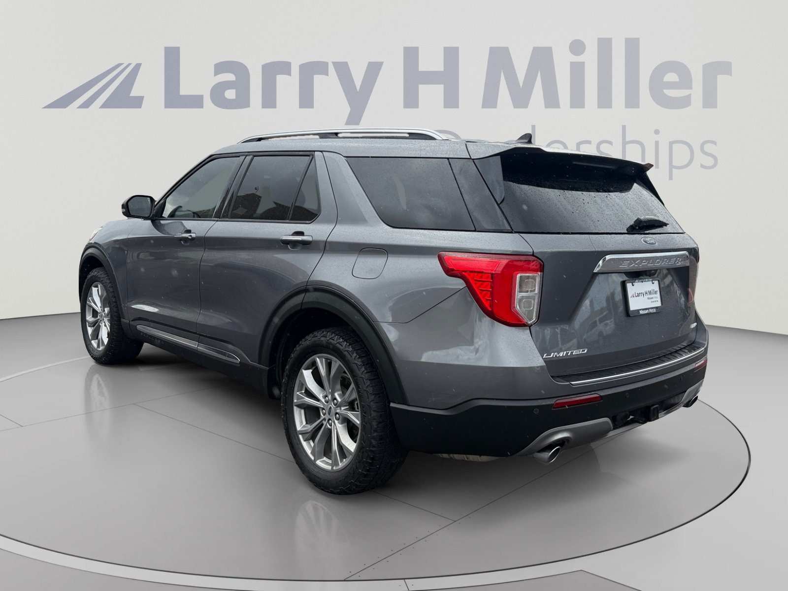 Used 2021 Ford Explorer Limited w/ Equipment Group 301A AWD/4WD image 3