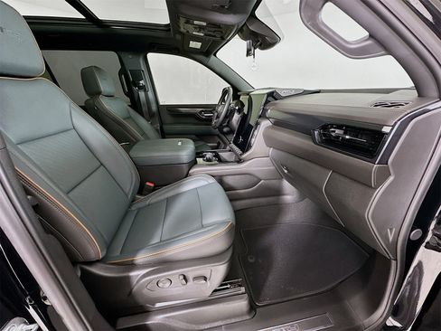 Used 2025 GMC Yukon AT4 w/ AT4 Premium Package image 32
