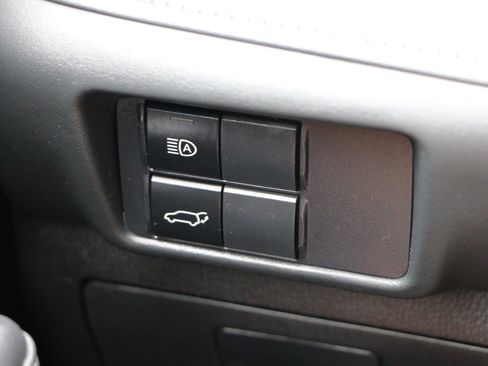 Used 2022 Toyota Highlander LE FWD image 20