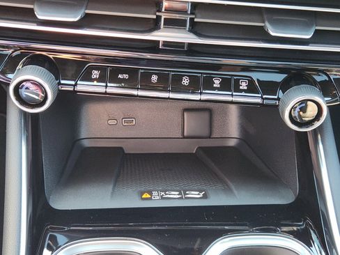 New 2026 Chevrolet Traverse LT w/ Sun and Wheel Package image 17