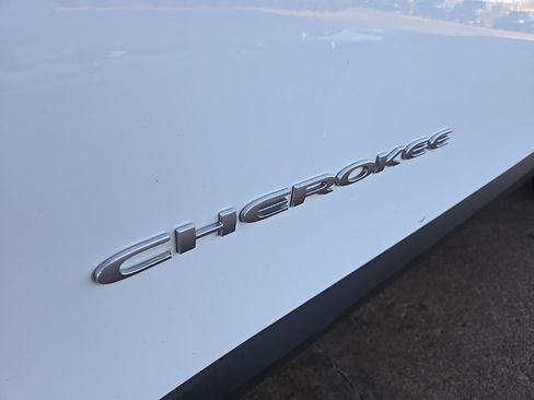 Used 2021 Jeep Cherokee Latitude image 17