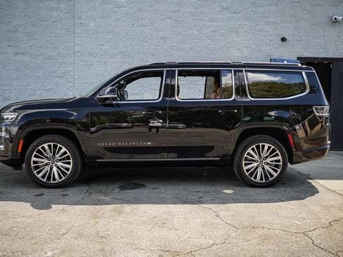 Used 2023 Jeep Grand Wagoneer Series III image 10