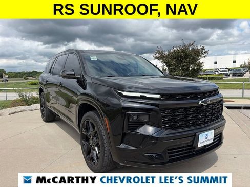 Used 2024 Chevrolet Traverse RS FWD image 2