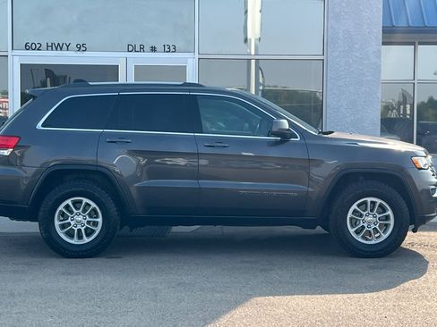 Used 2019 Jeep Grand Cherokee Laredo image 2