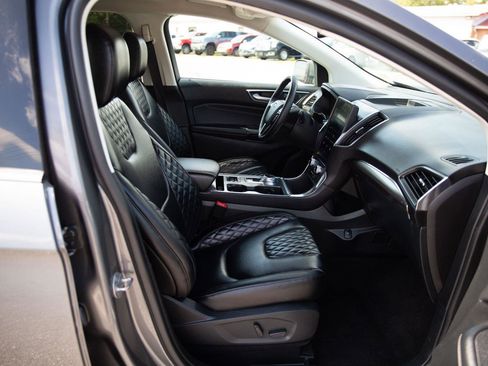 Used 2024 Ford Edge Titanium image 23