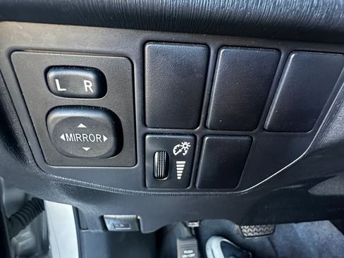 Used 2015 Toyota Prius Three image 28