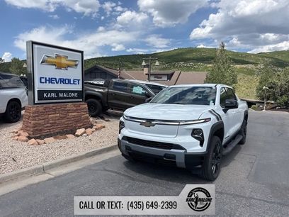 Used 2025 Chevrolet Silverado EV LT w/ LPO, Dark Package Plus