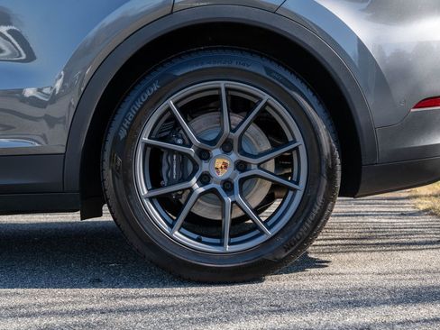 Certified 2025 Porsche Cayenne image 12