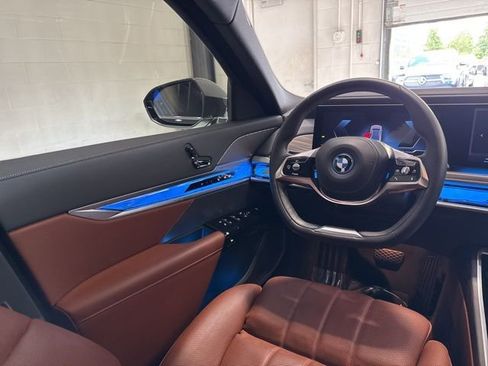 Used 2024 BMW i7 xDrive60 w/ Premium Package image 55
