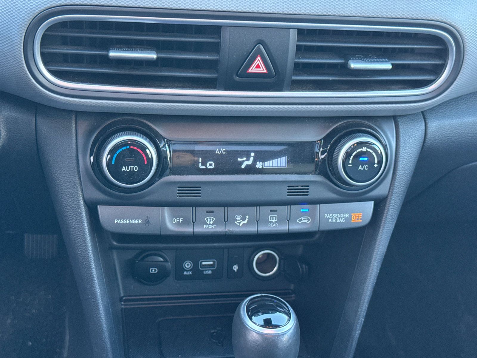Used 2020 Hyundai Kona Limited AWD/4WD image 29