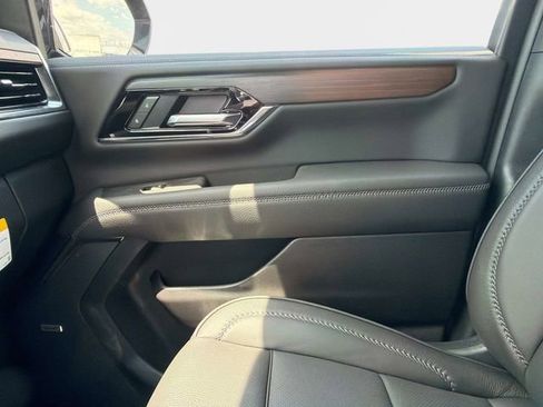 New 2026 GMC Yukon Denali w/ Denali Reserve Package AWD/4WD image 22