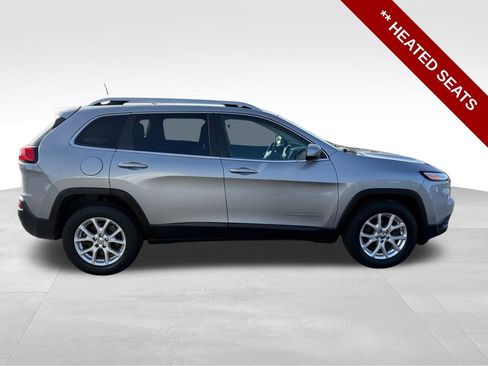 Used 2016 Jeep Cherokee Latitude w/ Cold Weather Group image 7