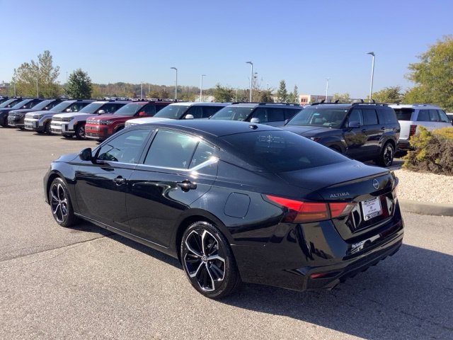 Used 2023 Nissan Altima 2.5 SR FWD image 3