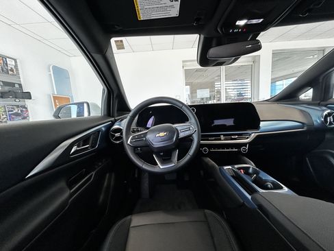Used 2025 Chevrolet Equinox EV LT w/ Convenience Package FWD image 3
