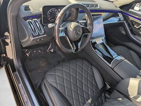 Used 2025 Mercedes-Benz S 580e 4MATIC Sedan image 3