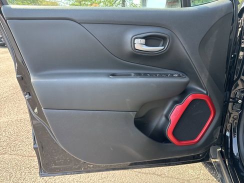 Used 2023 Jeep Renegade Trailhawk image 22