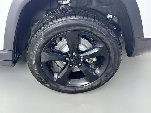 Used 2021 Jeep Grand Cherokee L Laredo image 31