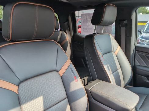 Used 2024 GMC Canyon AT4 w/ AT4 Premium Package AWD/4WD image 8