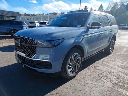 New 2026 Lincoln Navigator Reserve AWD/4WD image 3