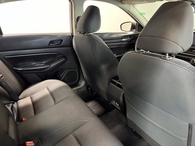 Used 2024 Nissan Altima 2.5 SV FWD image 15