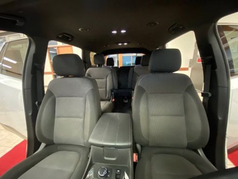 Used 2023 Chevrolet Traverse LT image 24