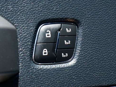 Used 2022 Ford F250 Lariat w/ Lariat Ultimate Package AWD/4WD image 19