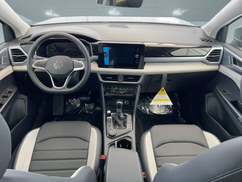 New 2026 Volkswagen Taos SEL image 17
