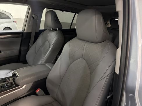 Used 2024 Toyota Highlander Platinum AWD/4WD image 14