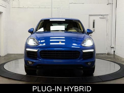 Used 2017 Porsche Cayenne S image 3