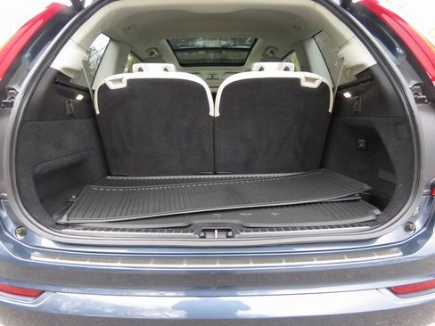 Used 2020 Volvo XC90 T6 Momentum w/ Protection Package image 19