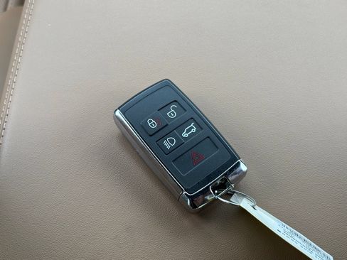 Used 2025 Land Rover Range Rover SE AWD/4WD image 27