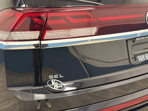 Used 2024 Volkswagen Atlas Cross Sport SEL R-Line AWD/4WD image 40