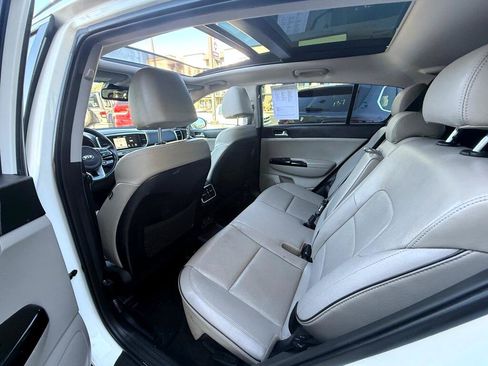 Used 2022 Kia Sportage EX w/ EX Technology Package image 26