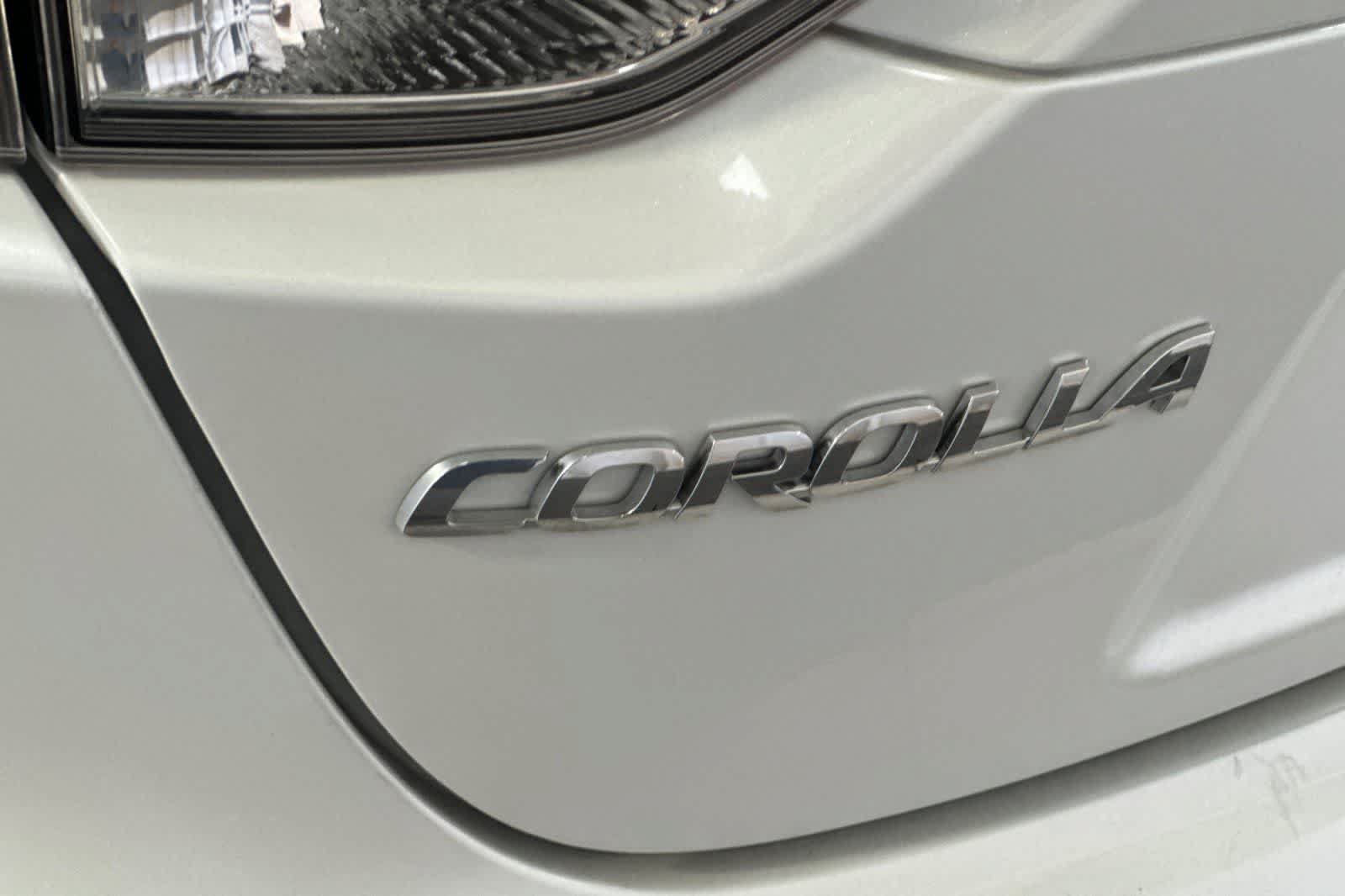 Used 2025 Toyota Corolla LE FWD image 29