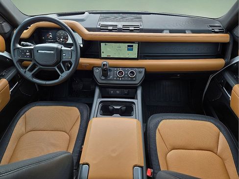 Used 2024 Land Rover Defender 110 X-Dynamic SE image 17
